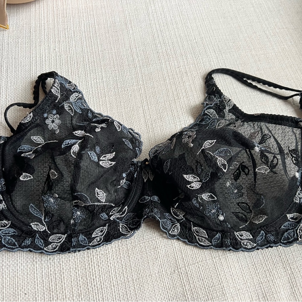 Wacoal black lace bra, 36DD great condition.